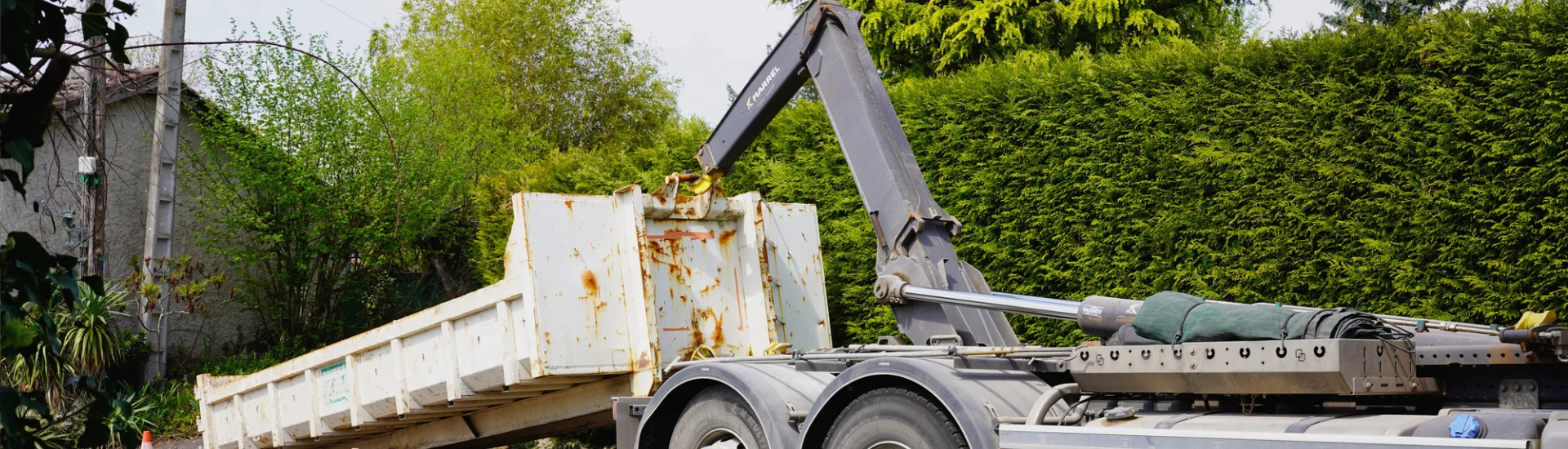 How Much Can a Hooklift Truck Carry? Payload Guide